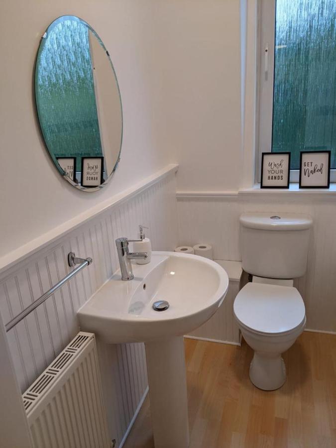 Glenclova - No 5 Bellyeoman, Bright Two Bedroom Apartment 邓弗姆林 外观 照片