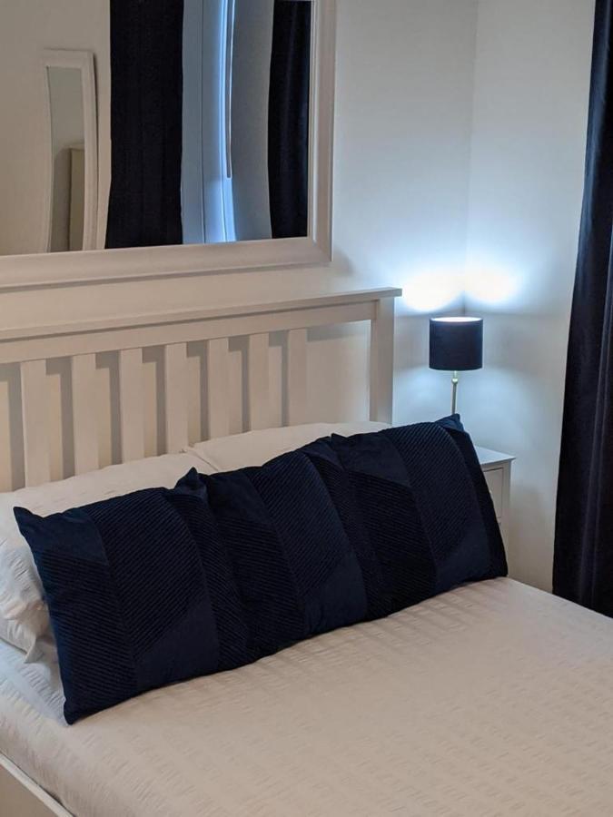 Glenclova - No 5 Bellyeoman, Bright Two Bedroom Apartment 邓弗姆林 外观 照片