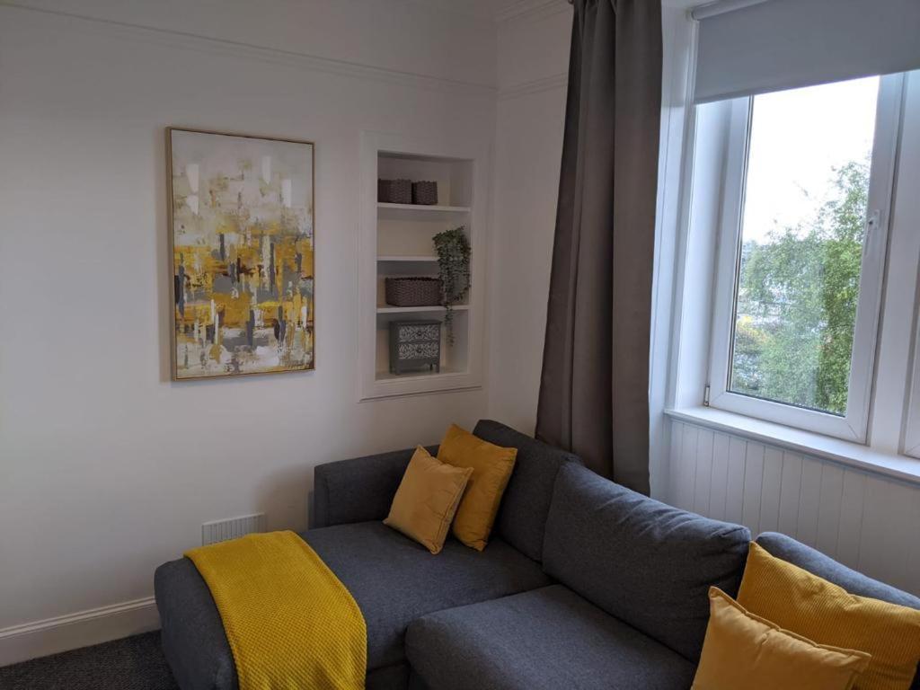 Glenclova - No 5 Bellyeoman, Bright Two Bedroom Apartment 邓弗姆林 外观 照片