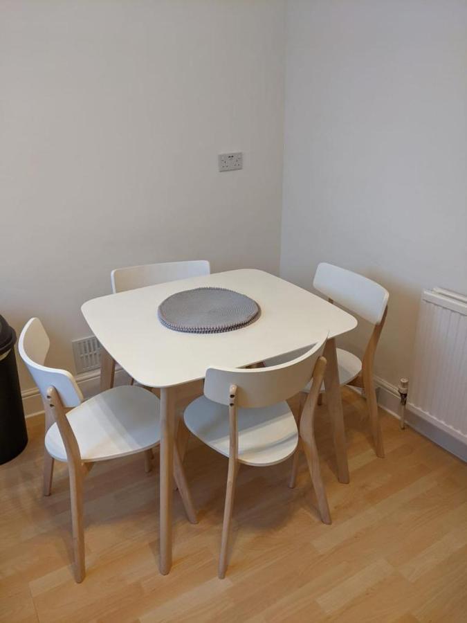 Glenclova - No 5 Bellyeoman, Bright Two Bedroom Apartment 邓弗姆林 外观 照片