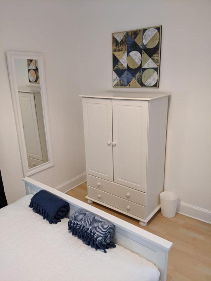 Glenclova - No 5 Bellyeoman, Bright Two Bedroom Apartment 邓弗姆林 外观 照片