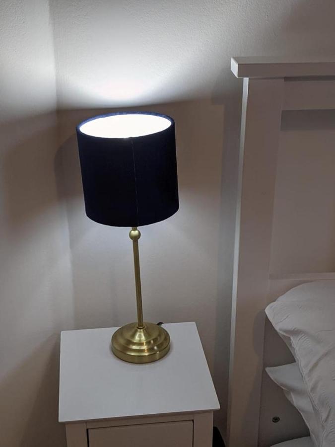 Glenclova - No 5 Bellyeoman, Bright Two Bedroom Apartment 邓弗姆林 外观 照片