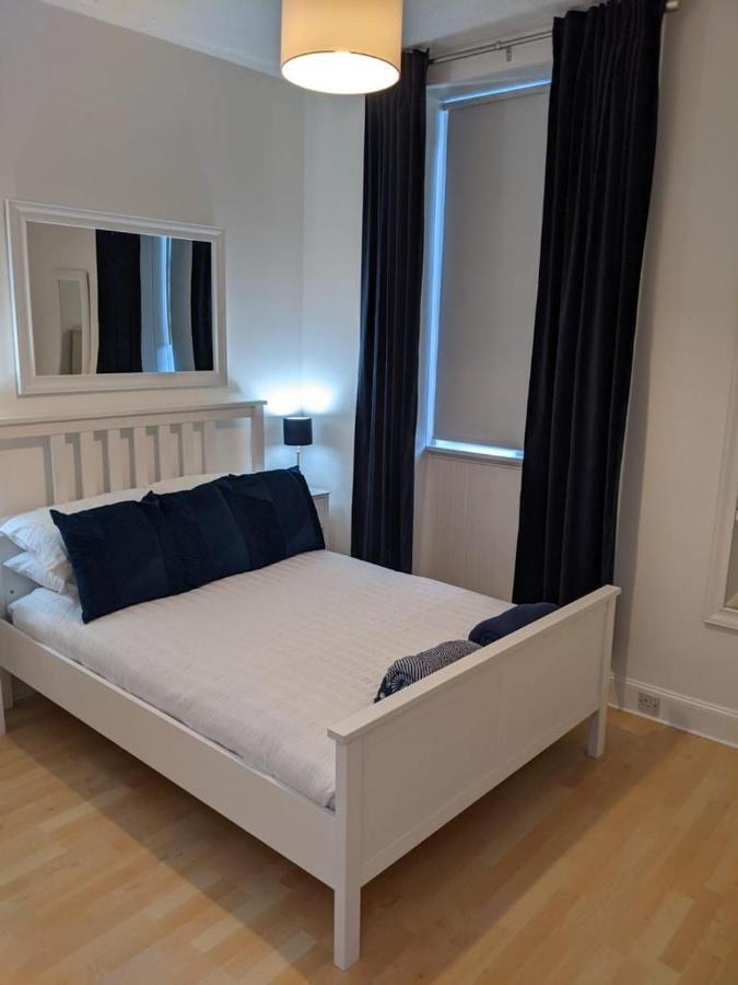 Glenclova - No 5 Bellyeoman, Bright Two Bedroom Apartment 邓弗姆林 外观 照片