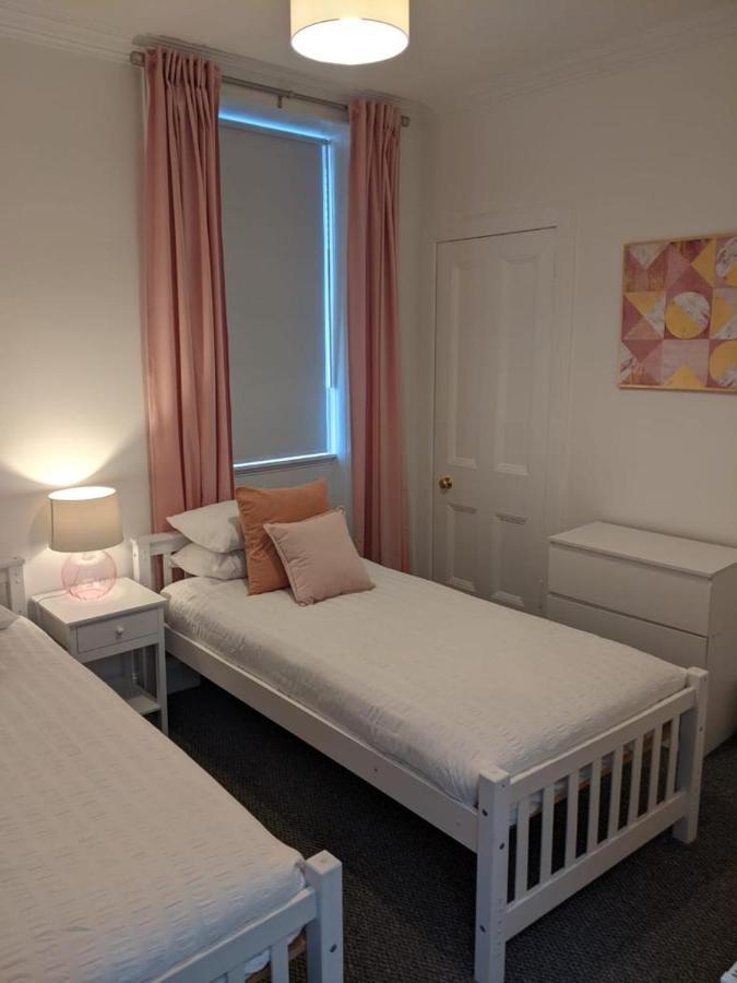 Glenclova - No 5 Bellyeoman, Bright Two Bedroom Apartment 邓弗姆林 外观 照片
