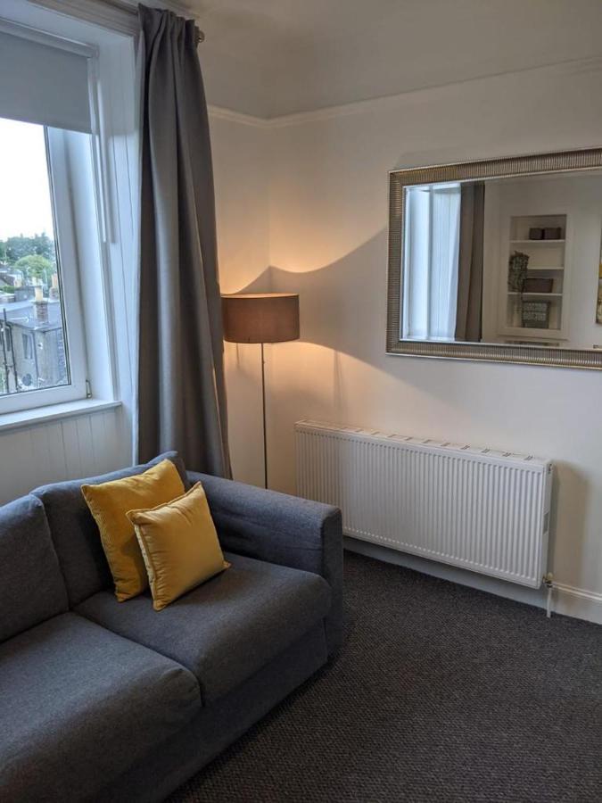 Glenclova - No 5 Bellyeoman, Bright Two Bedroom Apartment 邓弗姆林 外观 照片