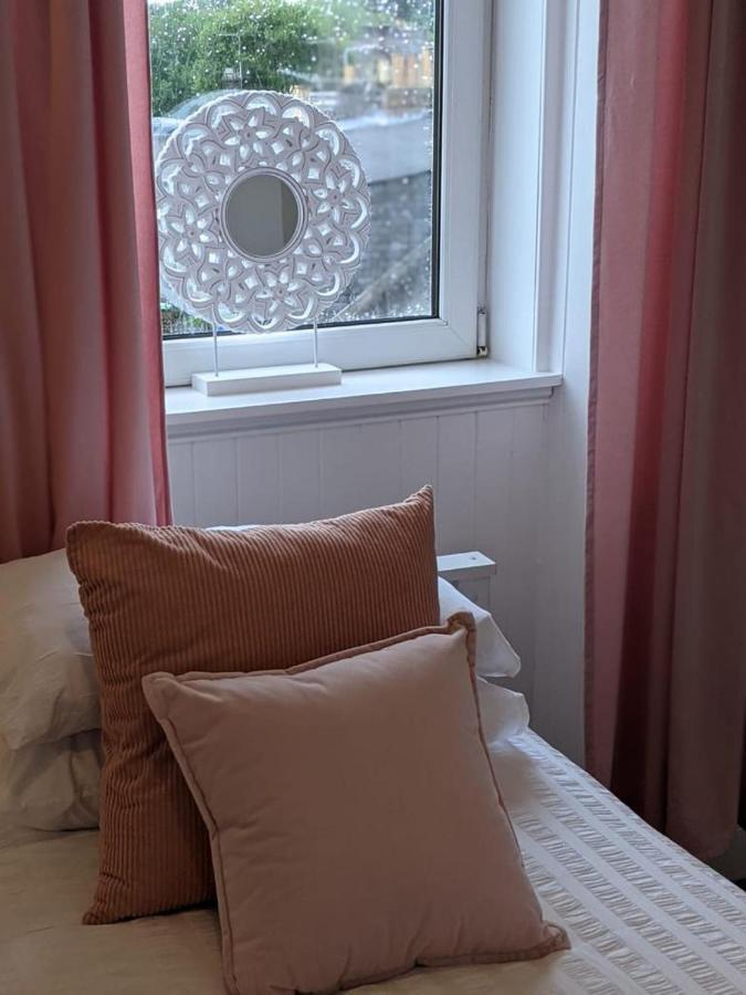 Glenclova - No 5 Bellyeoman, Bright Two Bedroom Apartment 邓弗姆林 外观 照片