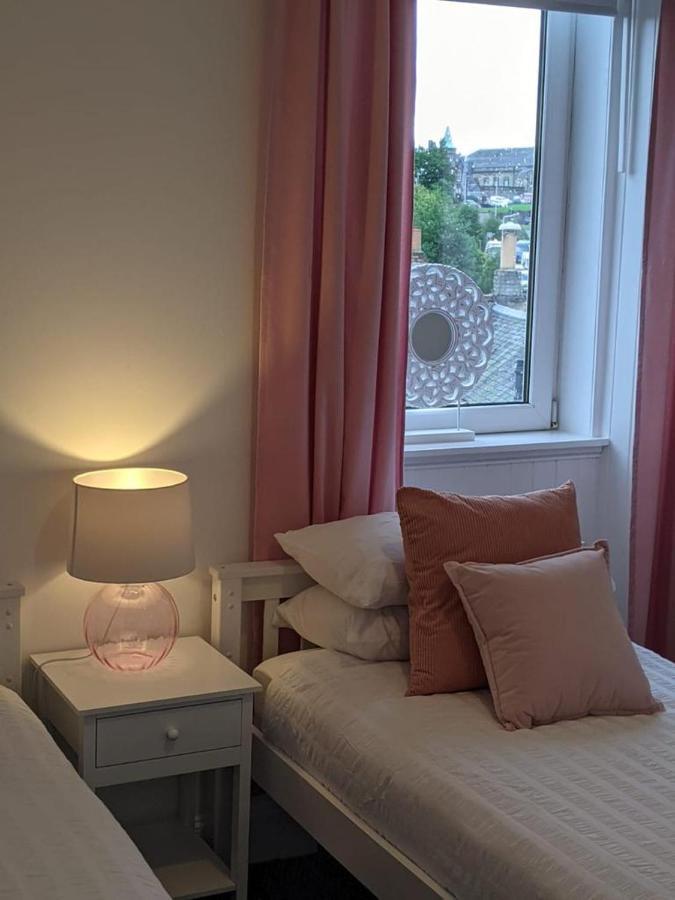Glenclova - No 5 Bellyeoman, Bright Two Bedroom Apartment 邓弗姆林 外观 照片